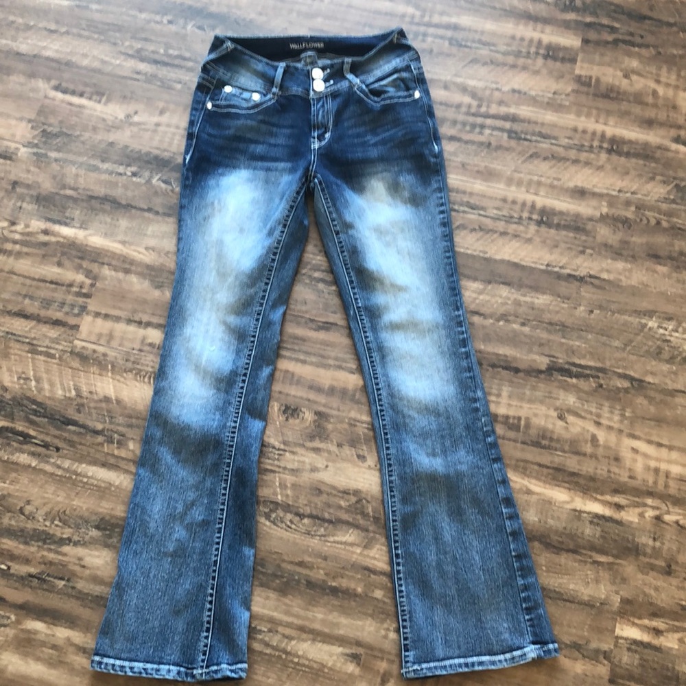 Wallflower size 3/29” inseam stretch bootcut jeans